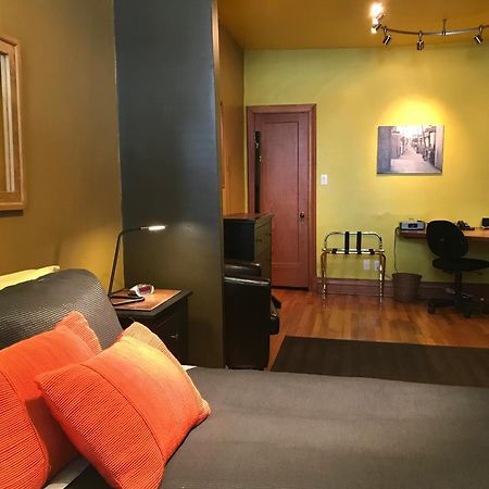A La Carte Bed & Breakfast Μόντρεαλ Εξωτερικό φωτογραφία